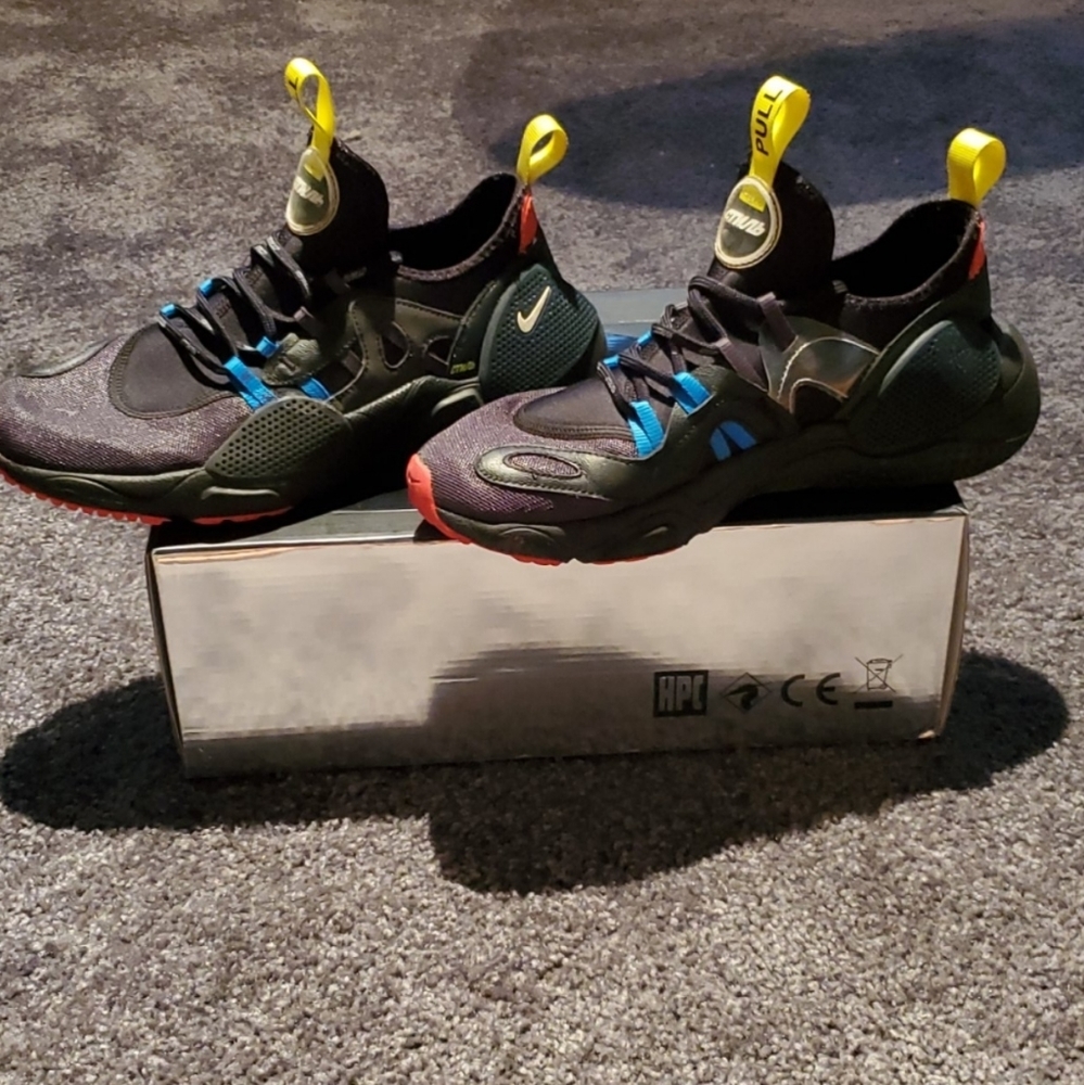 This is the Heron Preston E.D.G.E air huaraches